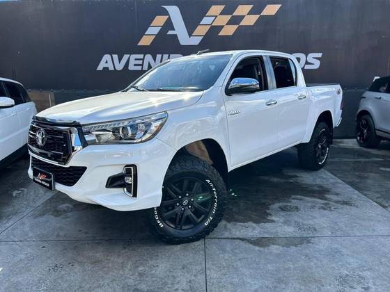 TOYOTA HILUX 2.8 SRX 4X4 CD 16V DIESEL 4P AUTOMÁTICO